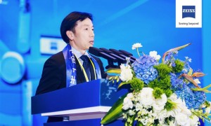10秒革命，蔡司新一代机器人全飞秒技术实现近视手术新突破